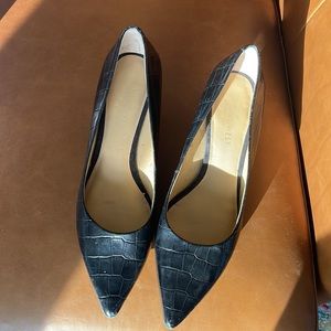 Nine West black pointed pumps, size 6M